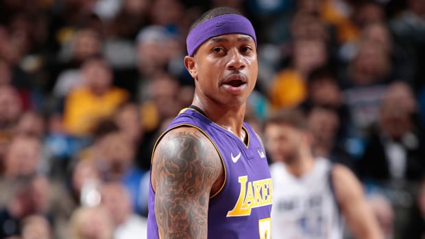 isaiah-thomas-lakers-debut.png